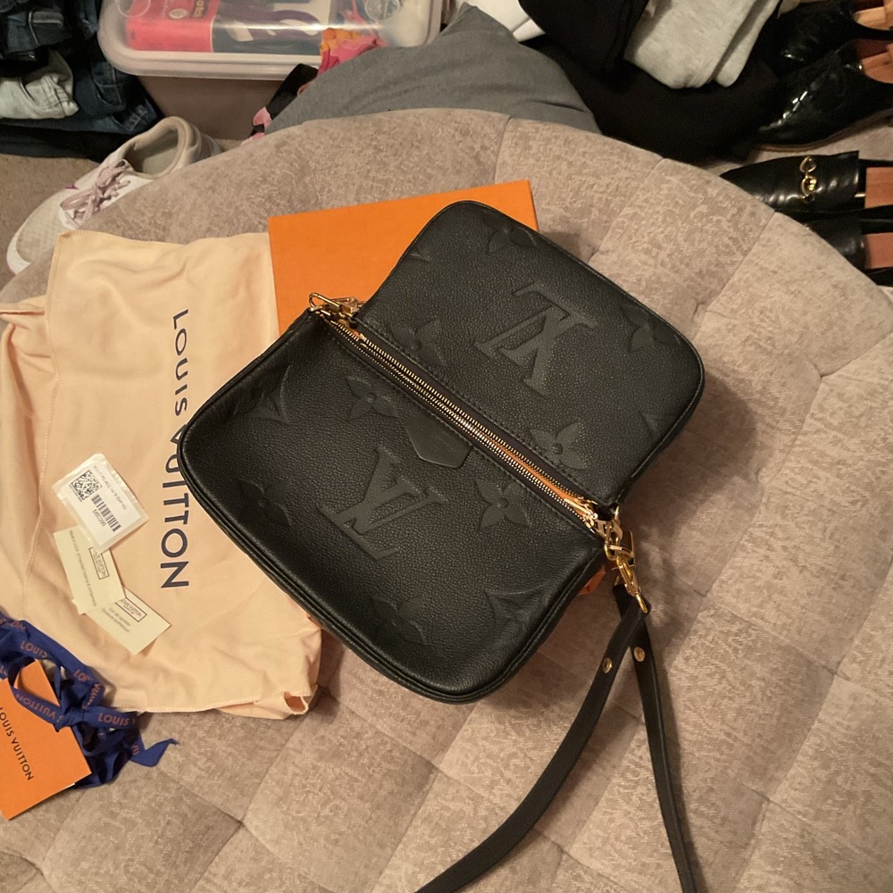 Louis Vuitton Pouchette - Picture 12 of 16